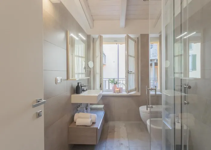 Palazzo Tatti By Rent דירה קומו